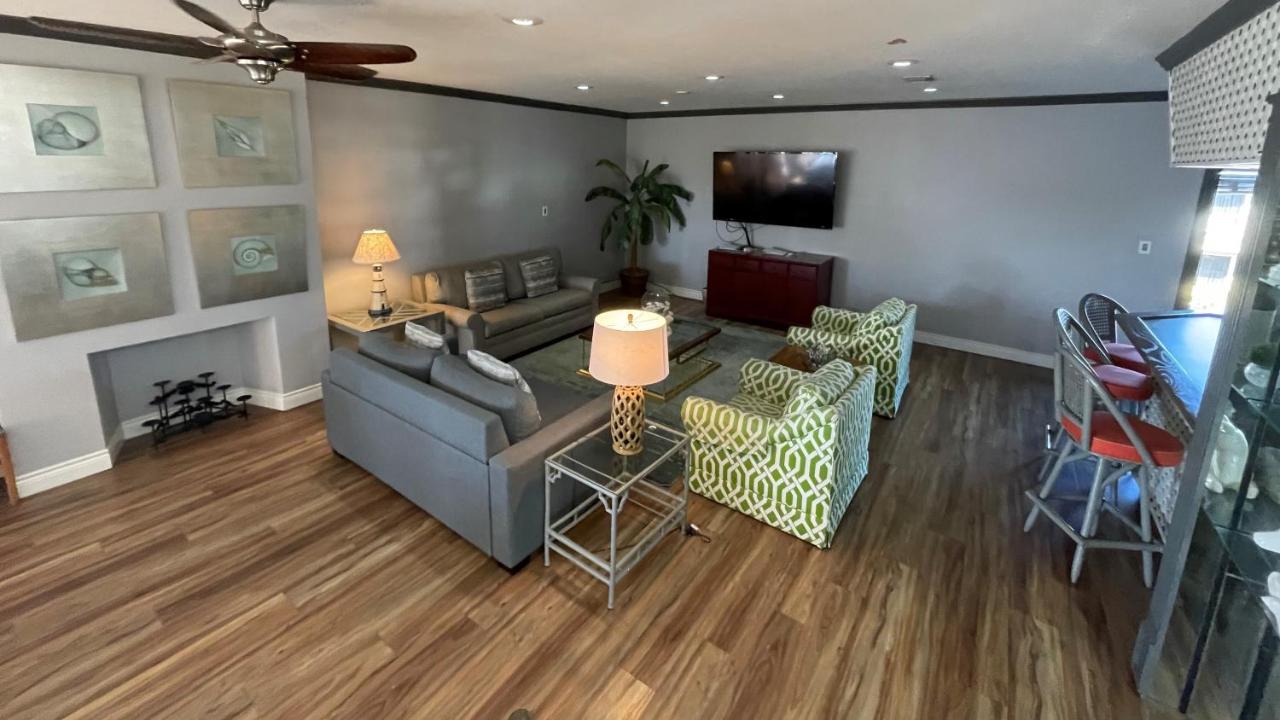 Gaidos-Seaside-Inn-Lounge-Area-1280x720-1